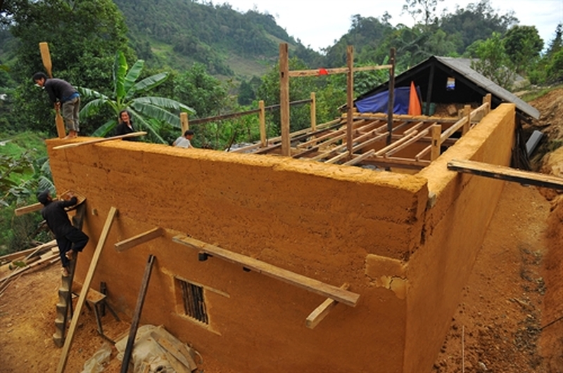 Maison en terre crue et pierre des Hmong du Vietnam